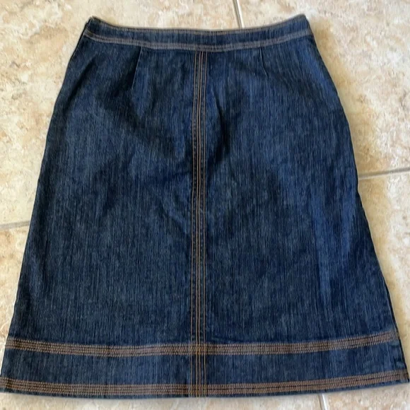 Dark wash A-line denim skirt Boden US 4/UK 8, Pockets, detail stitching - Picture 8 of 8